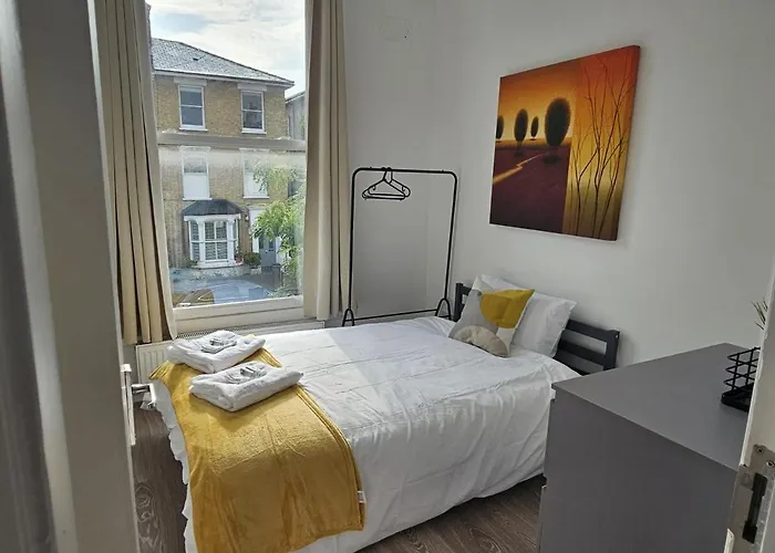 3 Bedroom Apartment In Finsbury Park